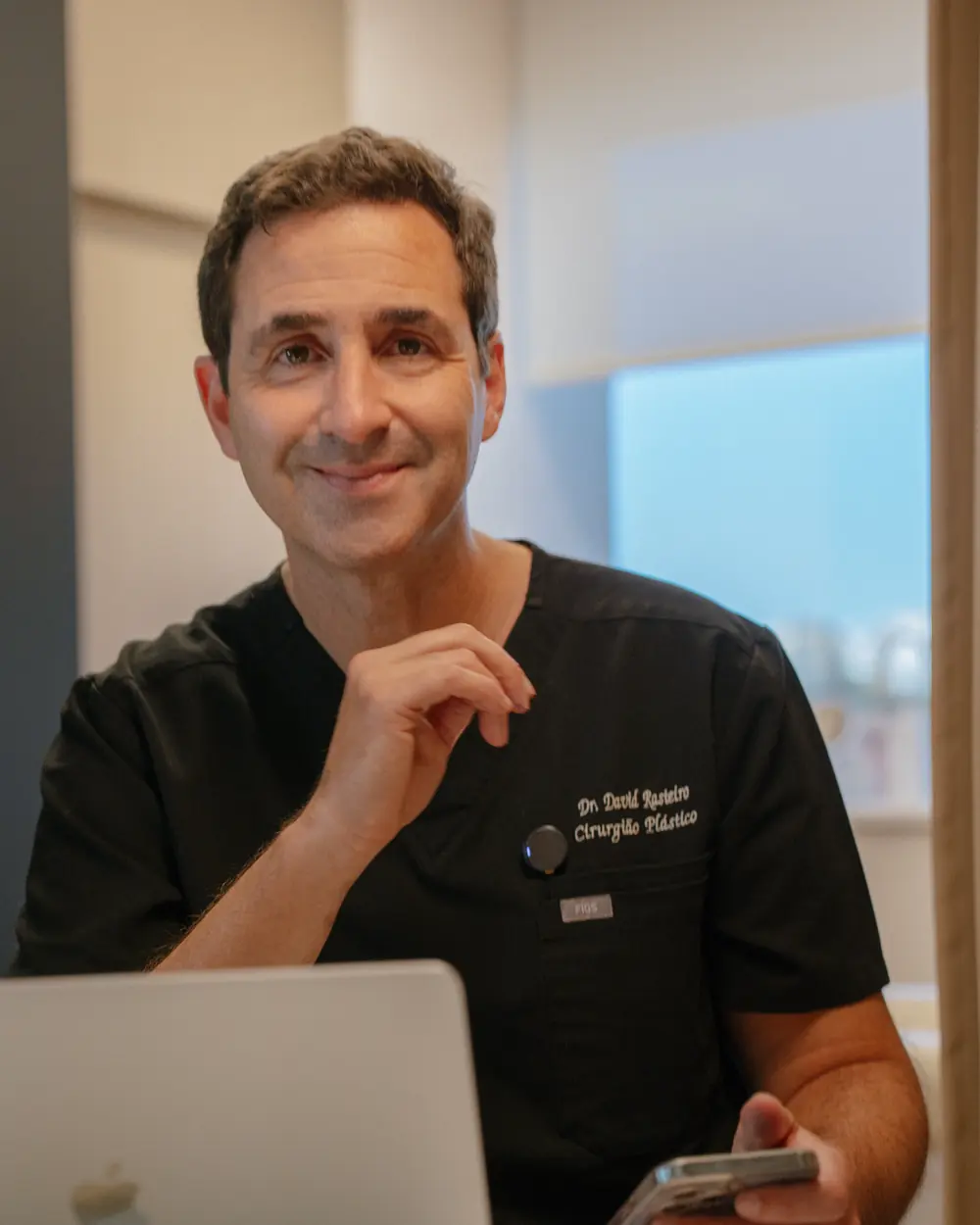 Dr. David Rasteiro, cirurgião plástico